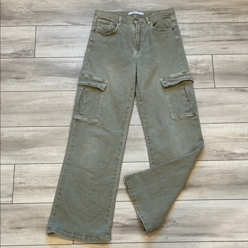 Q2 Premium Denim wide leg cargo jeans size small